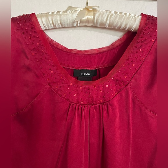 ALFANI 💯silk sleeveless ruby red blouse with beaded/sequined neckline - Picture 2 of 5